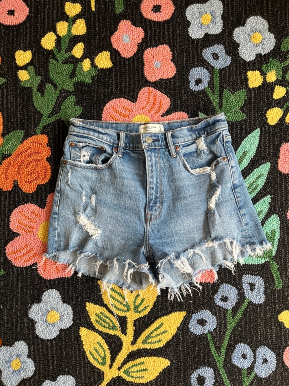 Abercrombie & Fitch The Mom Short High Rise Curve Love